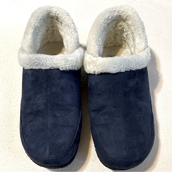 Foamtreads Women's Cozy Blue and White Slippers - Picture 10 of 15